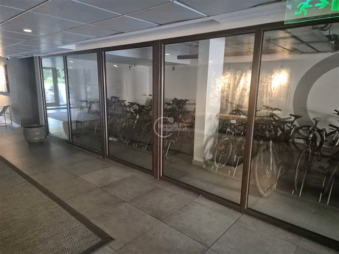 Departamento en venta de 2 dorm. en Lo Barnechea como nuevo.