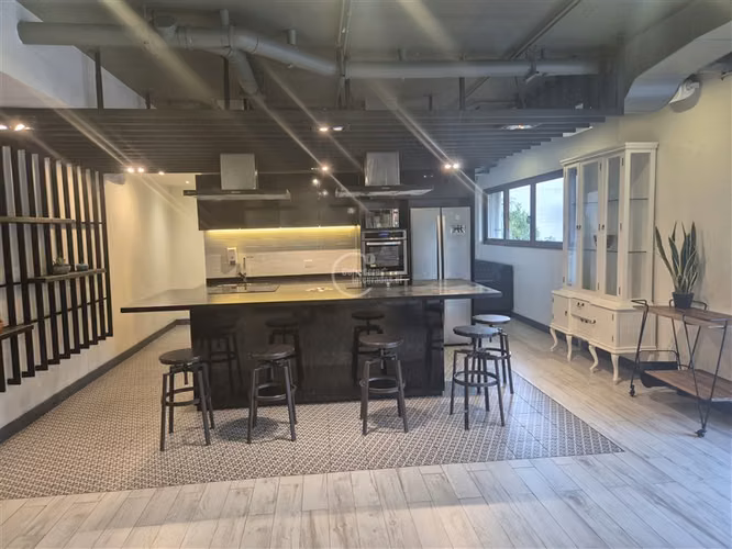Departamento en venta de 2 dorm. en Lo Barnechea como nuevo.