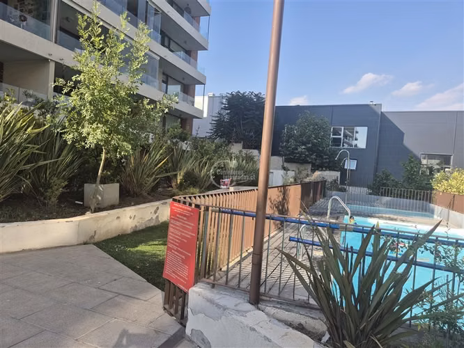 Departamento en venta de 2 dorm. en Lo Barnechea como nuevo.