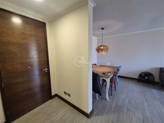 Departamento en venta de 2 dorm. en Lo Barnechea como nuevo.