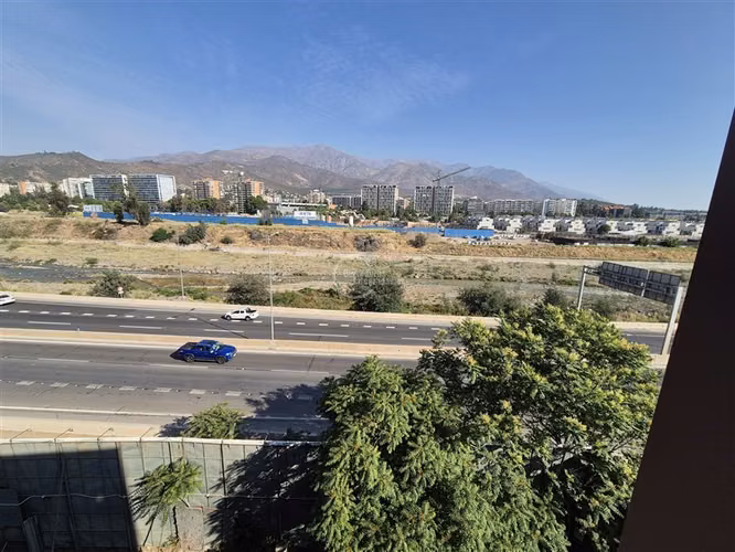 Departamento en venta de 2 dorm. en Lo Barnechea como nuevo.