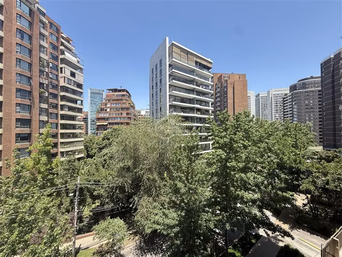 Departamento en venta de 1 dorm. en Las Condes / El Golf