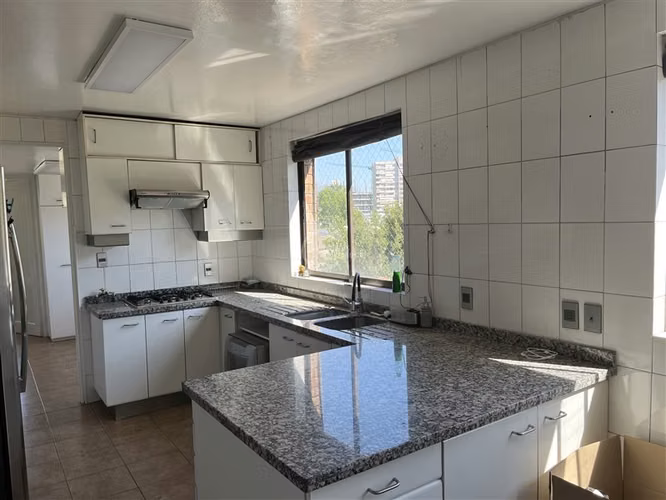 Departamento en arriendo de 5 dorm. en Las Condes