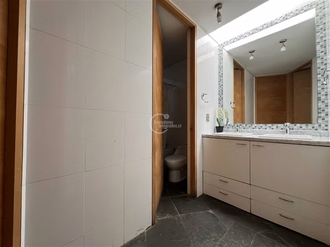 Casa en venta de 8 dorm. en Lo Barnechea
