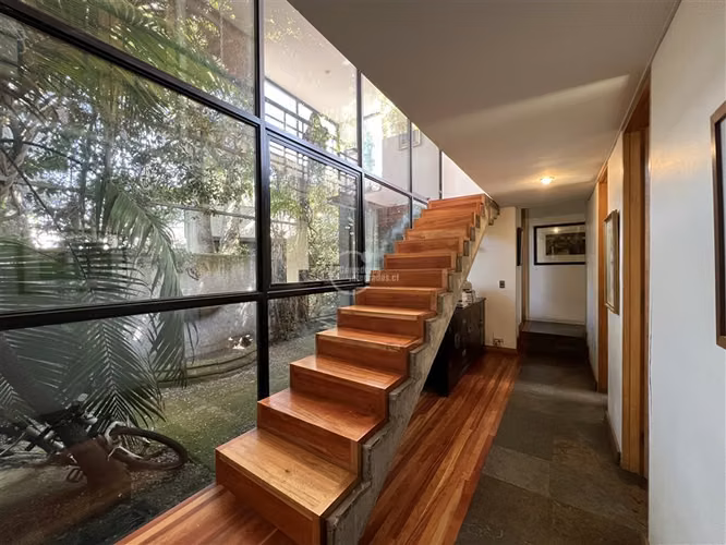 Casa en venta de 8 dorm. en Lo Barnechea