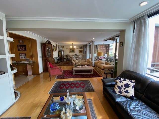 Departamento en venta de 4 dorm. en Las Condes
