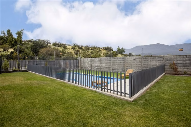 Casa en venta de 5 dorm. en Lo Barnechea