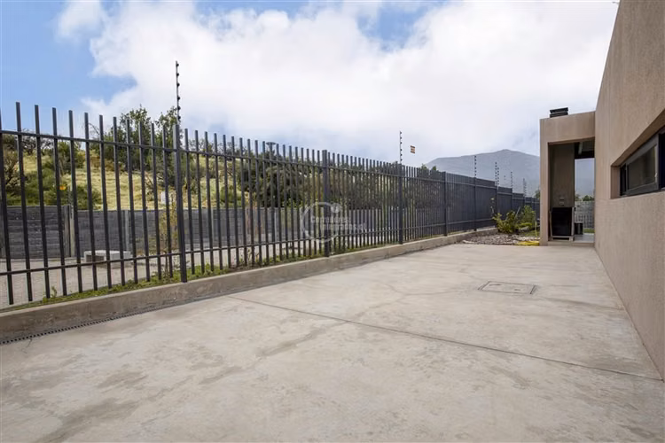 Casa en venta de 5 dorm. en Lo Barnechea