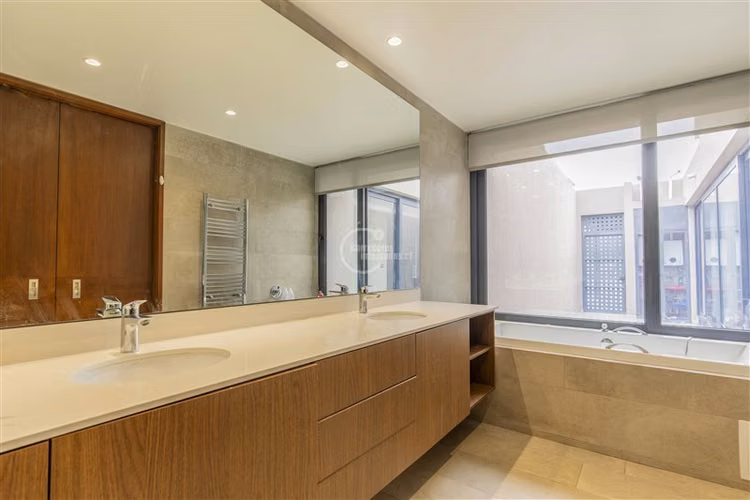 Casa en venta de 5 dorm. en Lo Barnechea