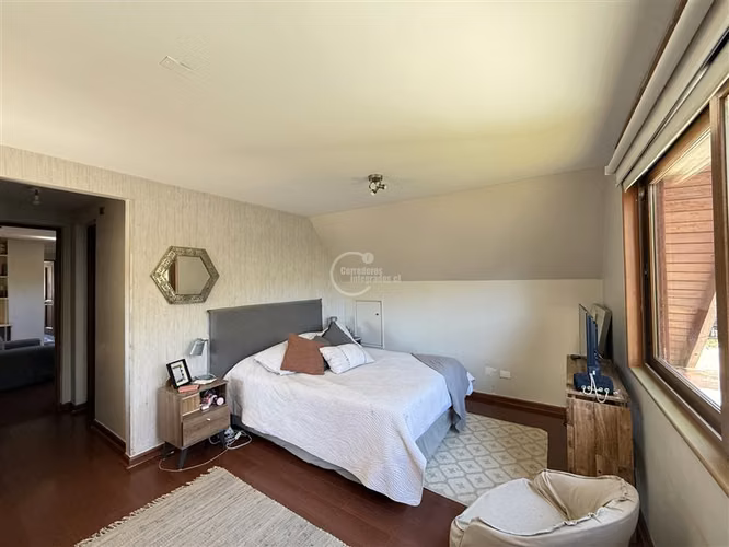 Casa en venta de 5 dorm. en Lo Barnechea