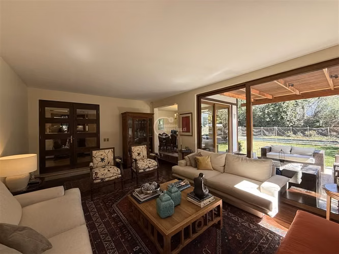 Casa en venta de 5 dorm. en Lo Barnechea
