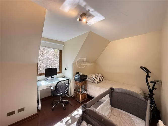 Casa en venta de 5 dorm. en Lo Barnechea