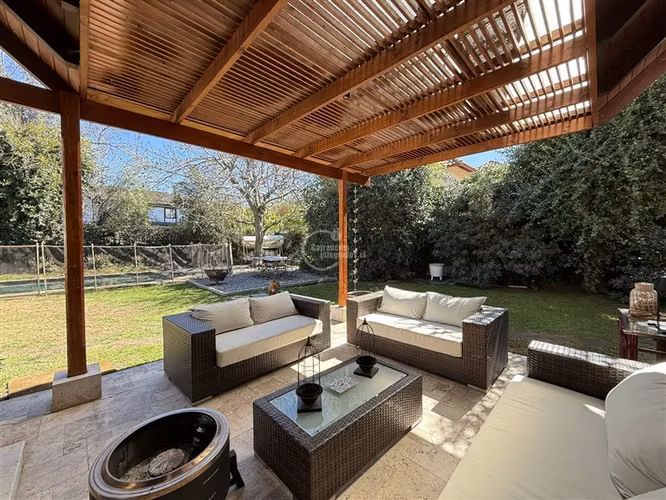 Casa en venta de 5 dorm. en Lo Barnechea