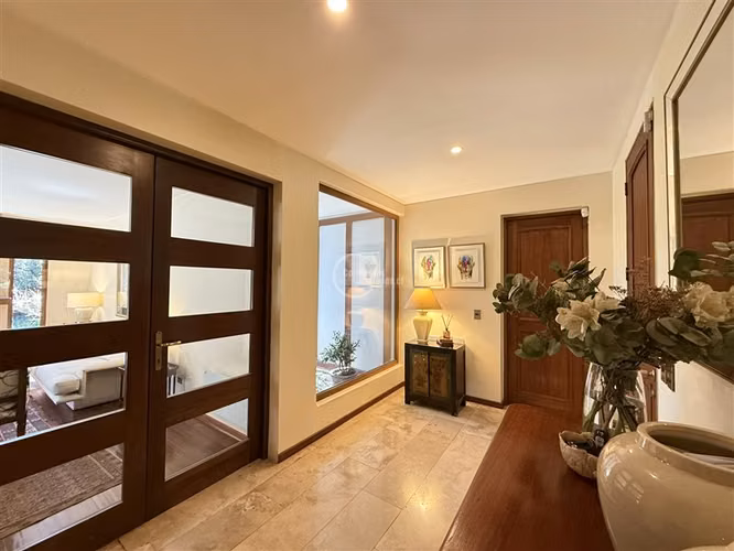 Casa en venta de 5 dorm. en Lo Barnechea