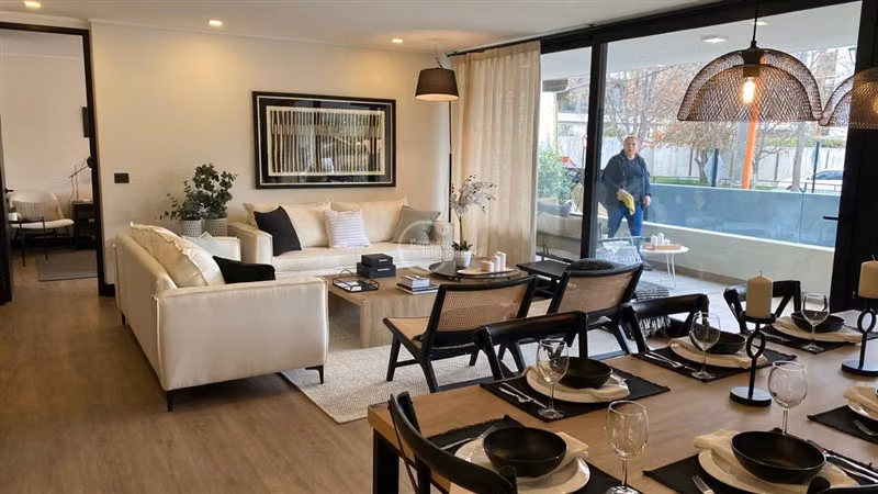 Departamento en venta de 3 dorm. en Lo Barnechea. Jardín.