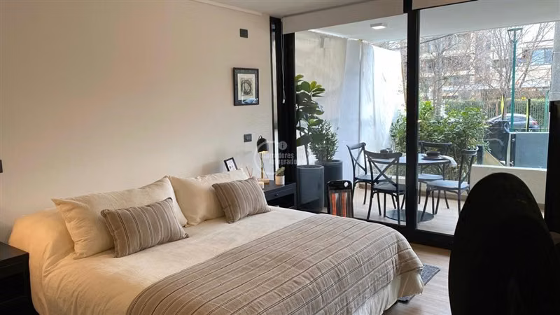 Departamento en venta de 3 dorm. en Lo Barnechea. Jardín.
