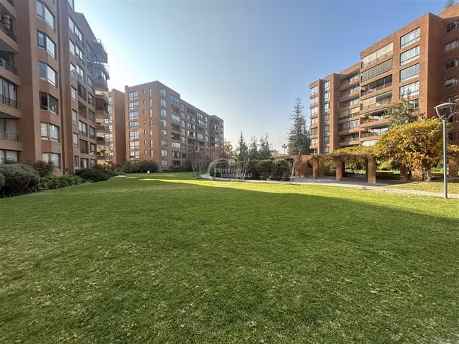 Departamento en venta de 3 dorm. 2 baños en Lo Barnechea