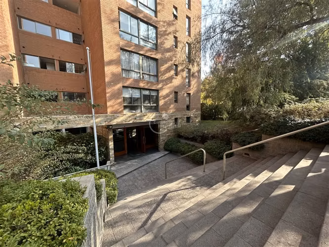 Departamento en venta de 3 dorm. 2 baños en Lo Barnechea