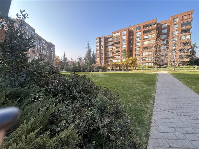 Departamento en venta de 3 dorm. 2 baños en Lo Barnechea