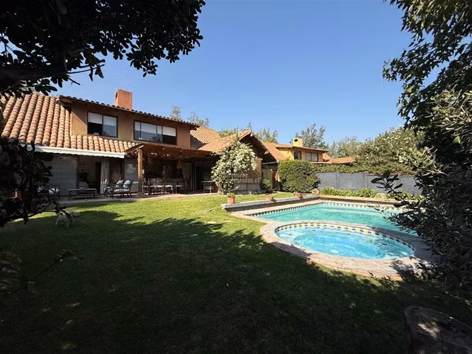 Casa en Condominio Los Fresno / El Carmen Huechuraba.
