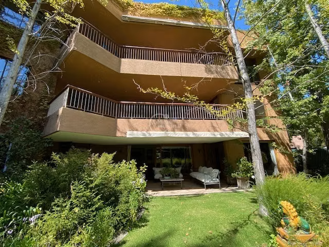 Departamento en venta de 5 dorm. en Las Condes