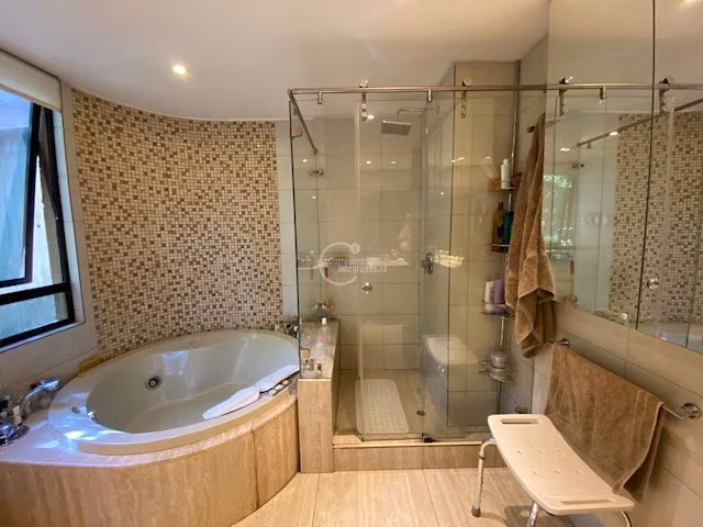 Departamento en venta de 5 dorm. en Las Condes
