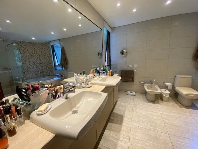 Departamento en venta de 5 dorm. en Las Condes