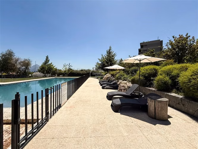 Departamento en venta de 5 dorm. en Las Condes Quinchamalí