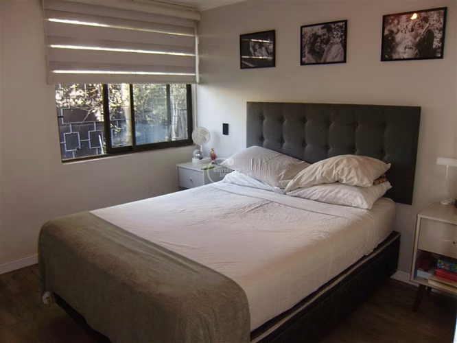 Casa en venta de 2 dorm. en Las Condes.Toda Remodelada.