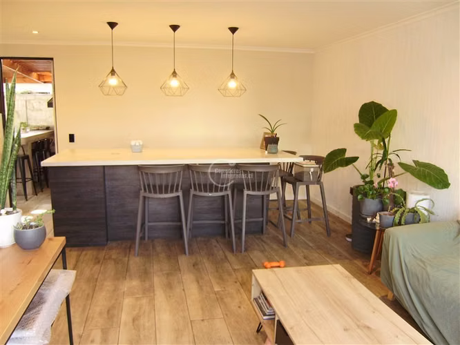 Casa en venta de 2 dorm. en Las Condes.Toda Remodelada.