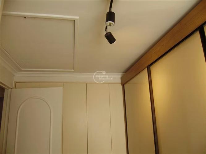 Casa en venta de 2 dorm. en Las Condes.Toda Remodelada.