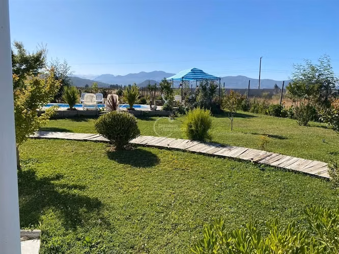 Casa en venta de 5 dorm. en Curicó