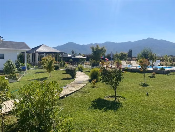 Casa en venta de 5 dorm. en Curicó