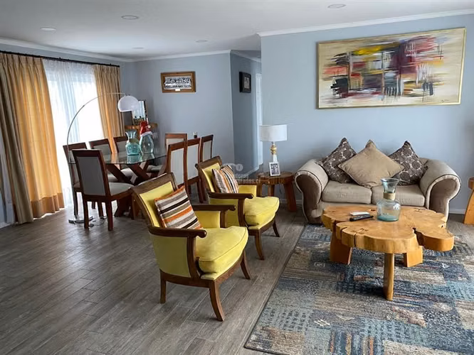 Casa en venta de 5 dorm. en Curicó