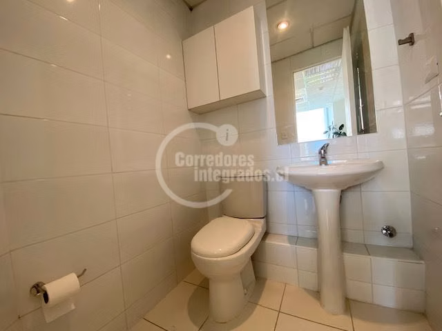 Oficina en venta en Lo Barnechea - Av. La Dehesa