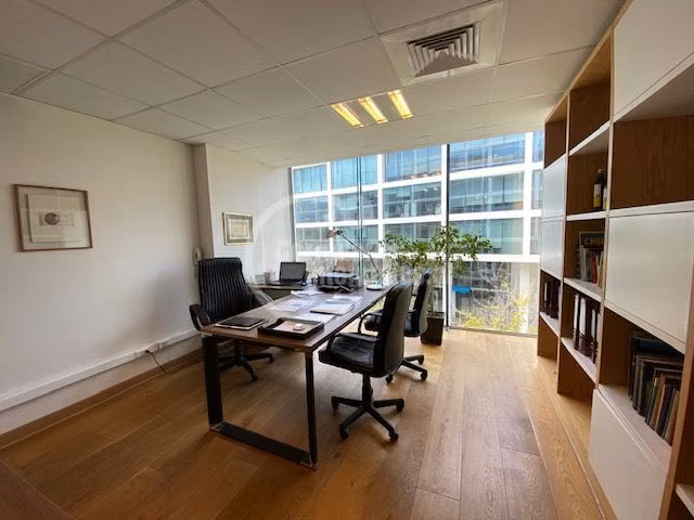 Oficina en venta en Lo Barnechea - Av. La Dehesa