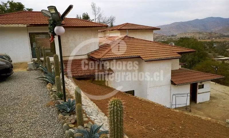 Casa en venta de 6 dorm. en Curacaví