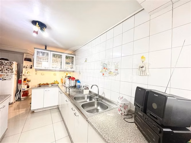 Departamento en venta de 3 dorm.+ Serv. en Las Condes