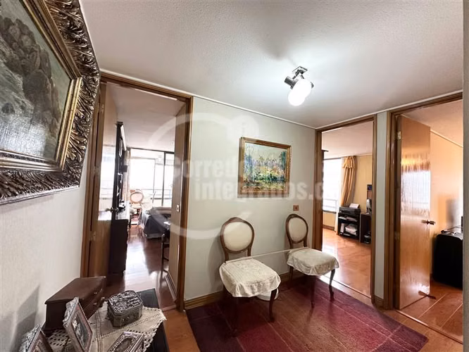 Departamento en venta de 3 dorm.+ Serv. en Las Condes
