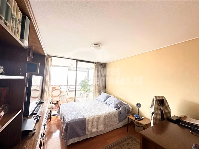 Departamento en venta de 3 dorm.+ Serv. en Las Condes