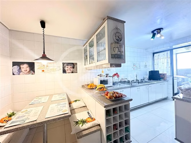 Departamento en venta de 3 dorm.+ Serv. en Las Condes