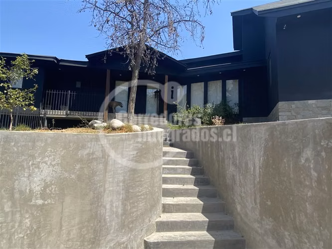 Casa en venta de 4 dorm. en Lo Barnechea - El Arrayán - Imagen 2