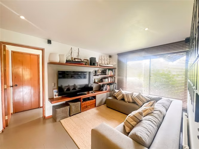 Casa en venta de 4 dorm. en Santo Domingo Las Brisas