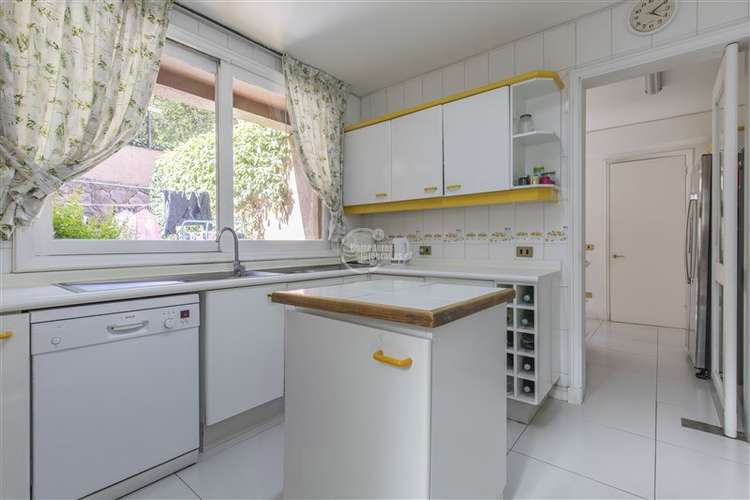 Casa en venta de 6 dorm. en Vitacura