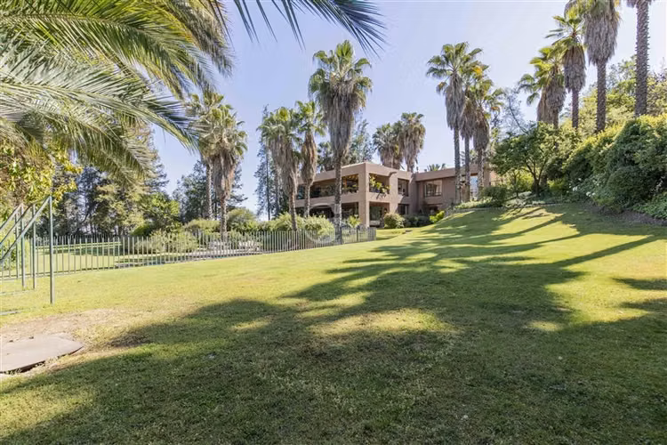 Casa en venta de 6 dorm. en Vitacura