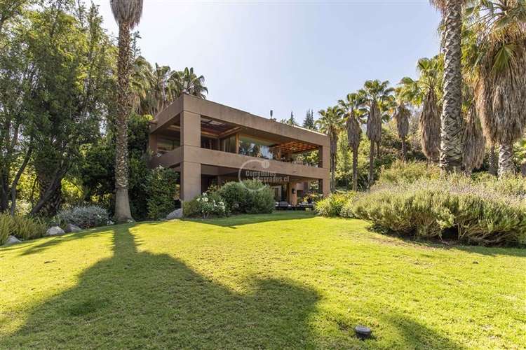 Casa en venta de 6 dorm. en Vitacura