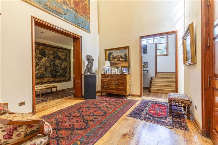 Casa en venta de 6 dorm. en Vitacura