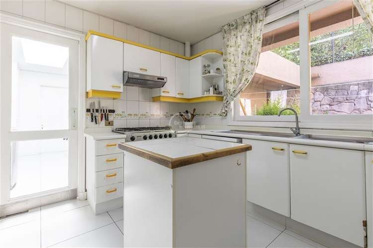 Casa en venta de 6 dorm. en Vitacura