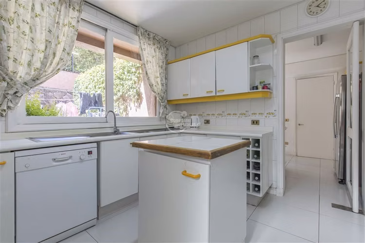 Casa en venta de 6 dorm. en Vitacura