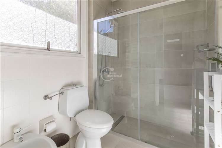 Casa en venta de 6 dorm. en Vitacura